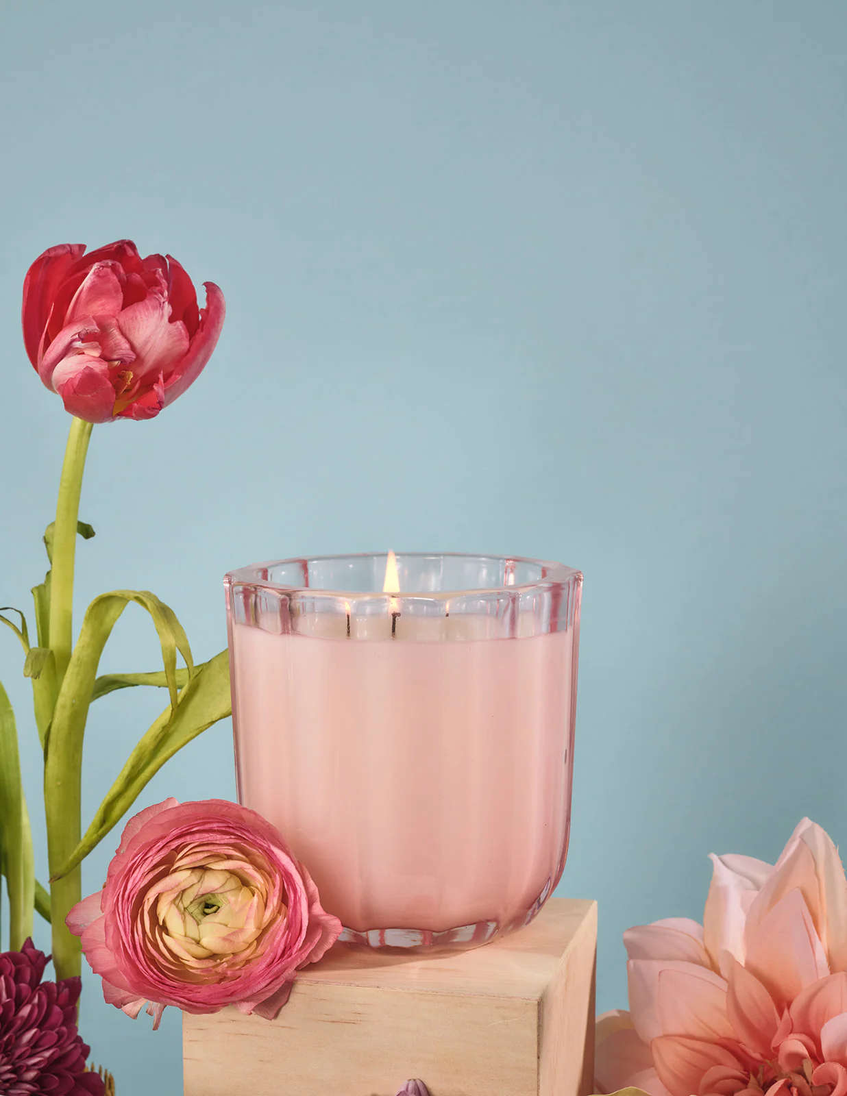 The Smell of Spring - Ribbed Glass Candle - Image 2